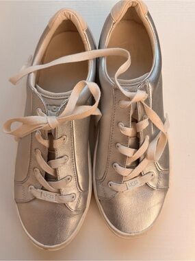 UGG Metallic Silver Leather Platform Sneakers Women’s Size 9.5